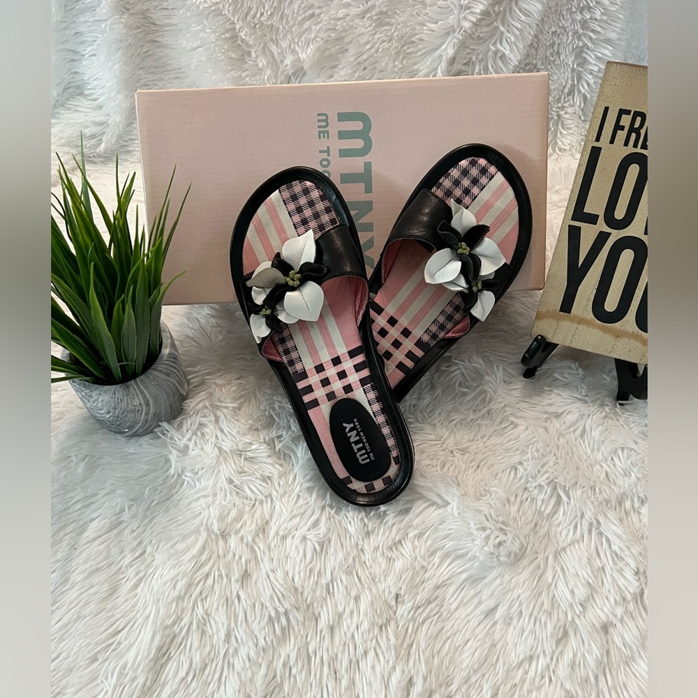 ๐HP๐ MTNY (Me Too New York) Maggie Black Sandals/Slides - Picture 4 of 13
